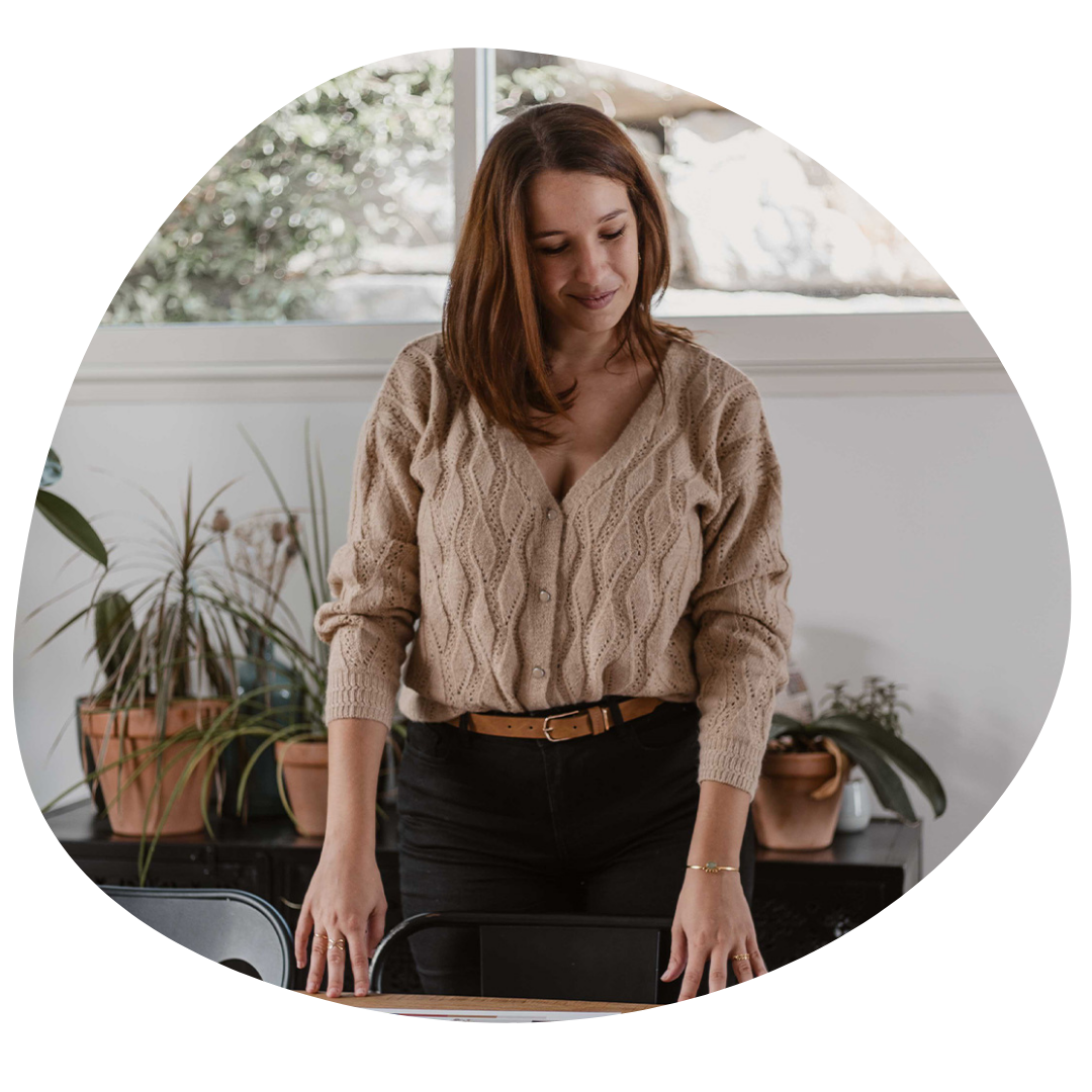 Emma Intervient dans l’Artisane Académie en tant qu’experte pour te permettre, dès ton lancement, de donner à ta marque artisanale une vraie allure professionnelle.